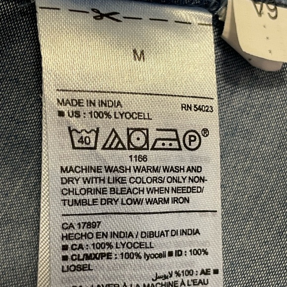 Old Navy chambray top, Medium - Picture 5 of 5